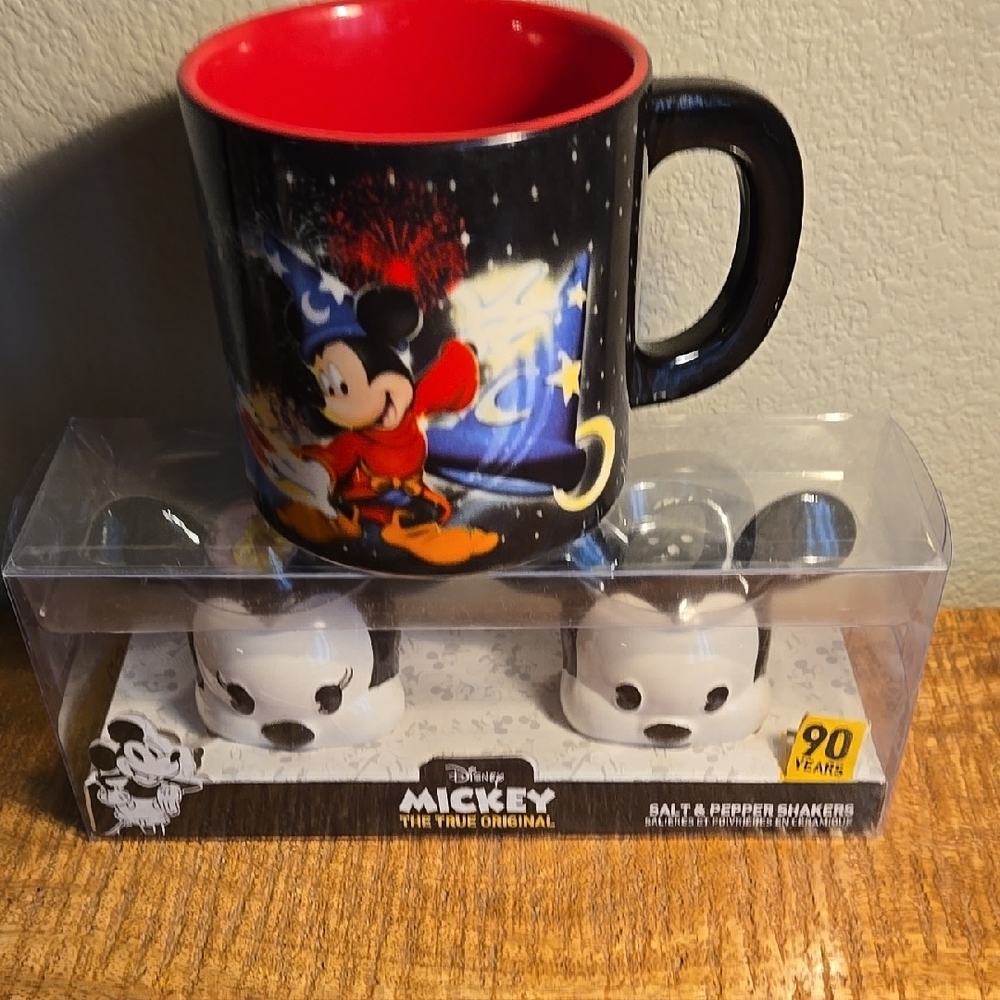 Disney Mug and Mickey Salt &‎ Pepper Shakers - Picture 10 of 10